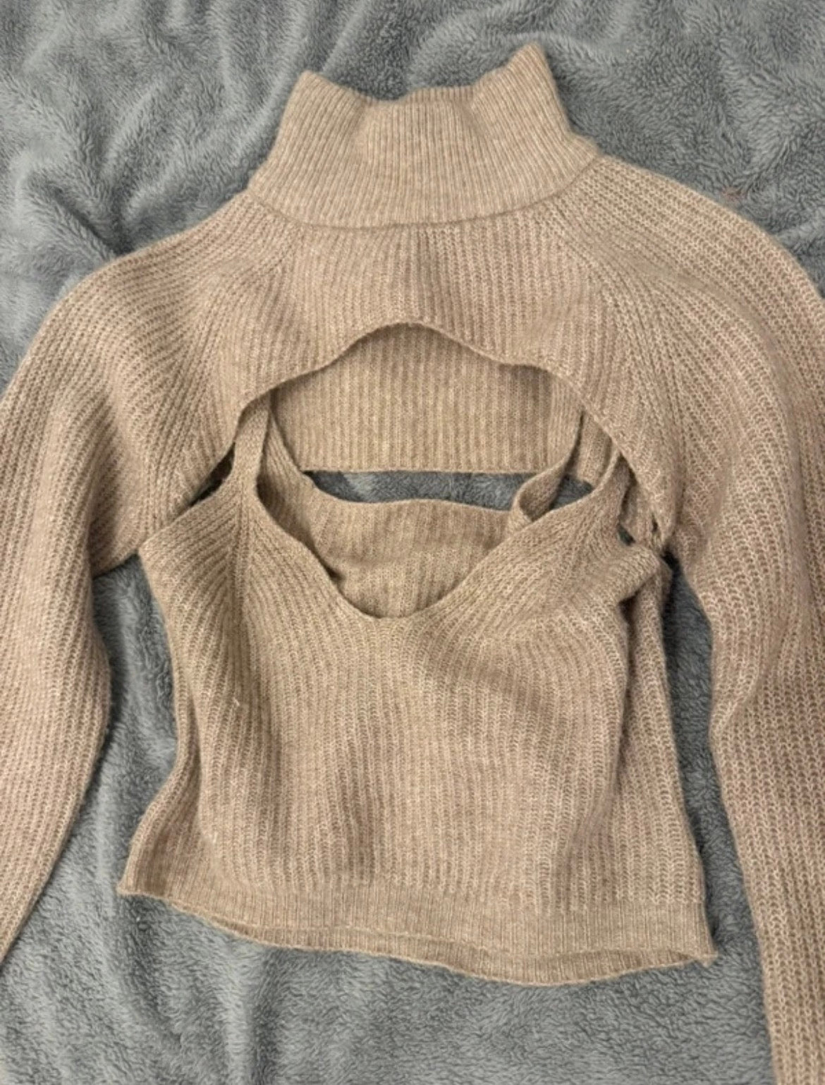 Бежов плетен комплект Urban Outfitters с cut-out дизайн