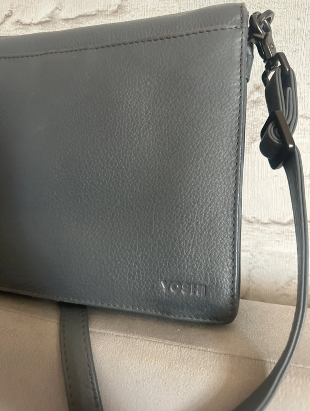 Кожена crossbody чанта Yoshi Brontë Bookworm