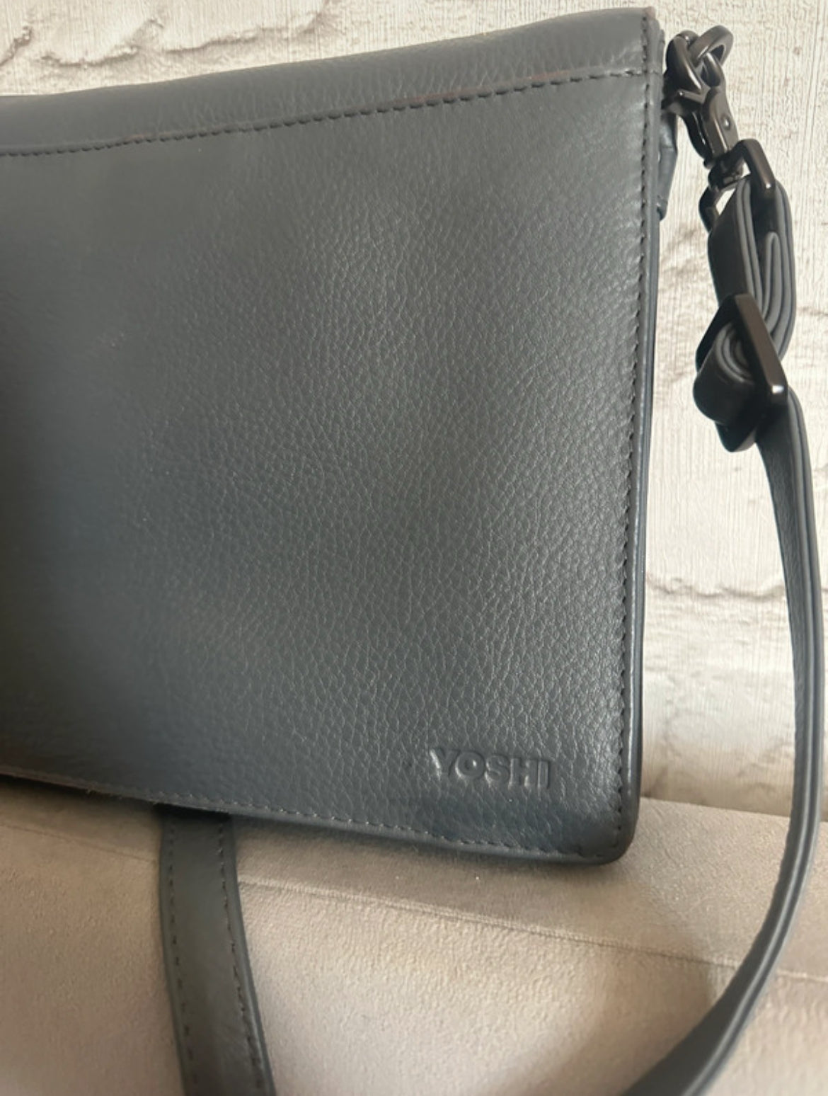 Кожена crossbody чанта Yoshi Brontë Bookworm