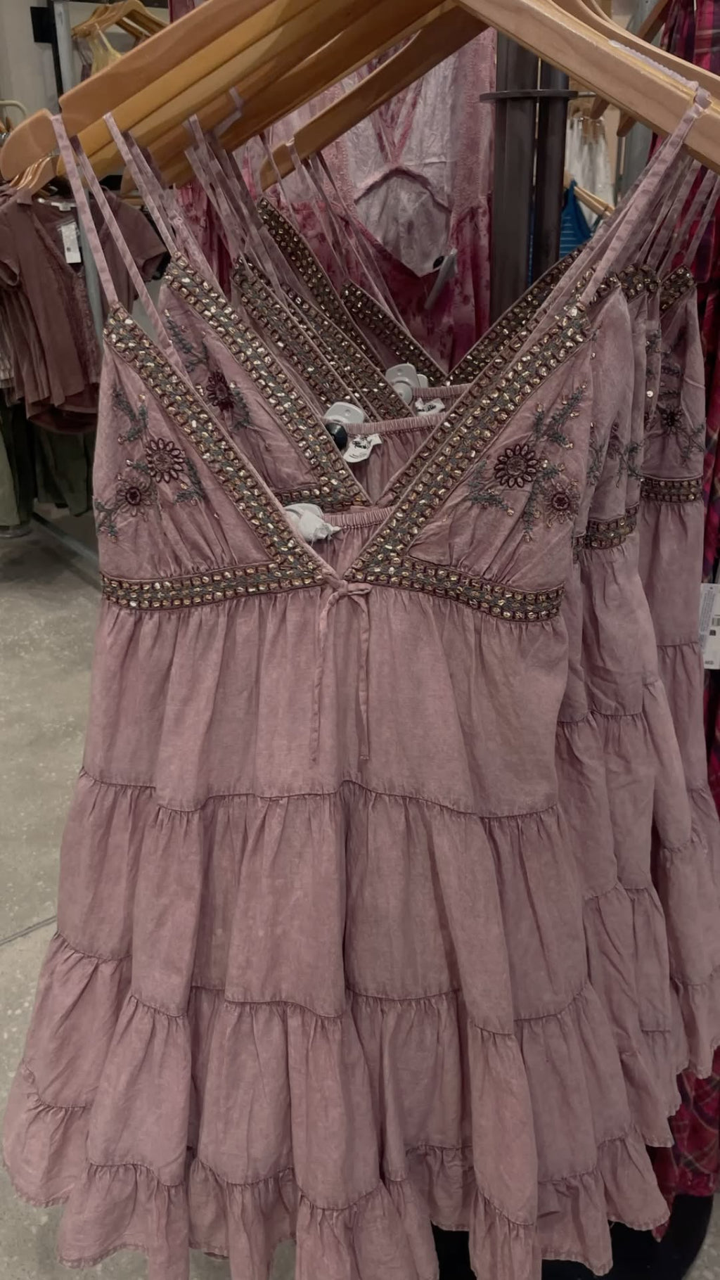 Kimchi Blue Maddie embroidered babydoll мини рокля