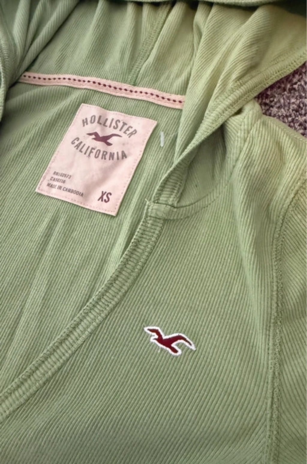 Hollister блуза с къс ръкав и качулка