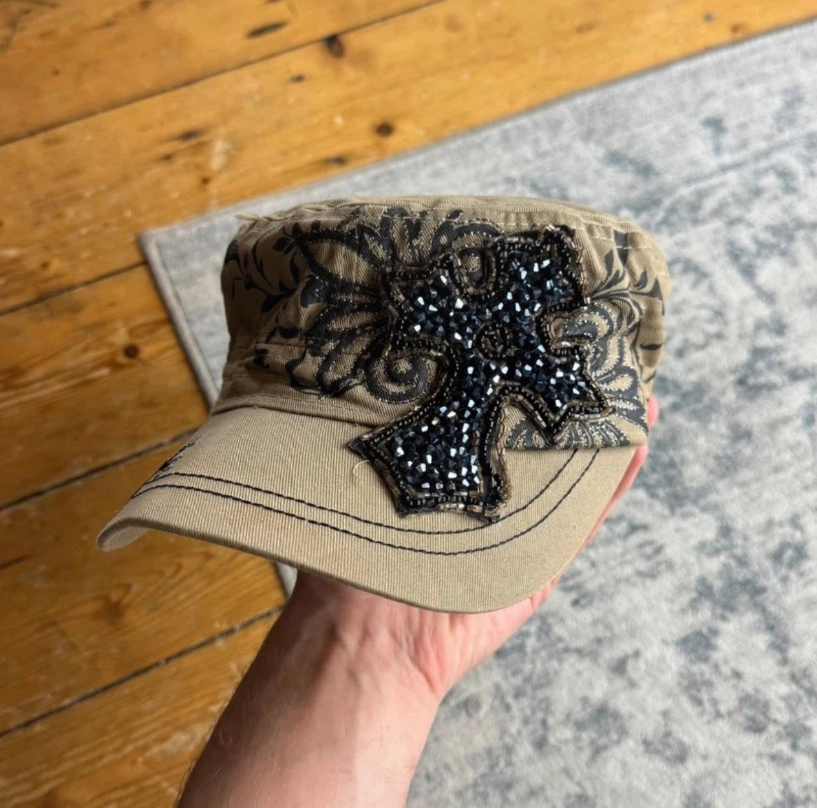 Y2K Khaki Floral Cross Cadet шапка с козирка