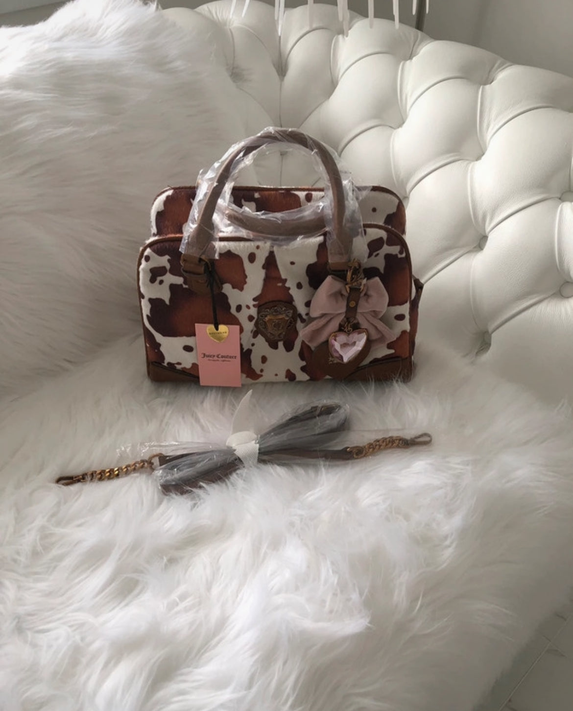 Чанта Juicy Couture Romance Cow Satchel с ефектен косъм с принт тип cow print
