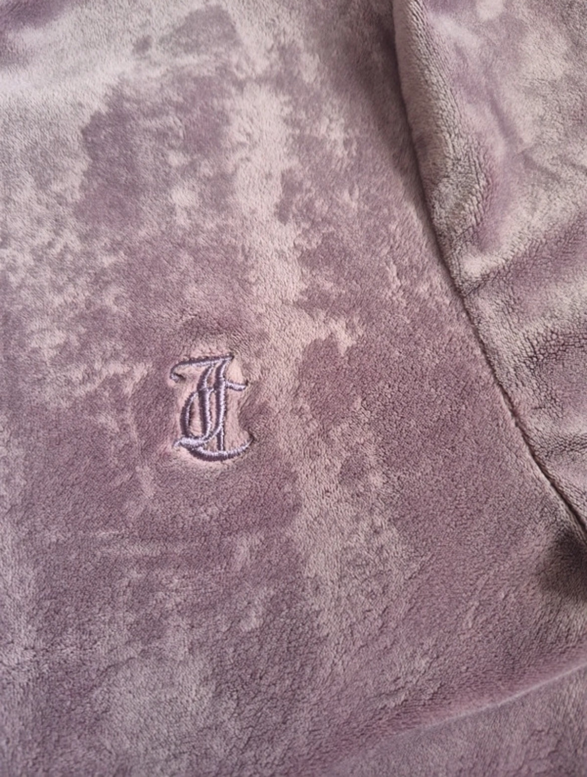 Велурен ангуг Juicy Couture в лилав нюанс