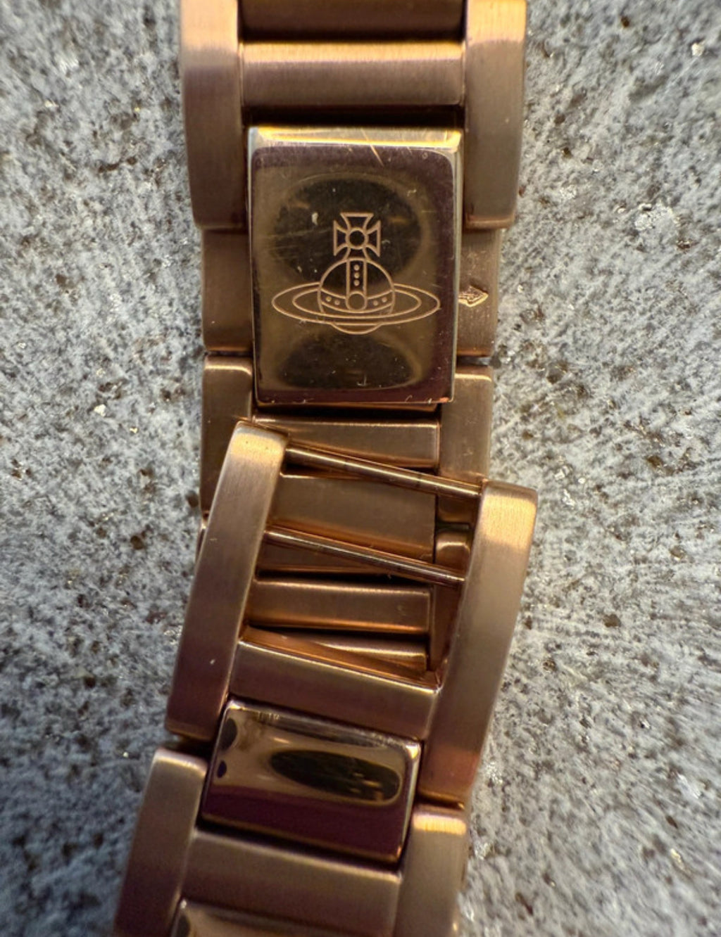Vivienne Westwood Mother Orb часовник в rose-gold нюанс