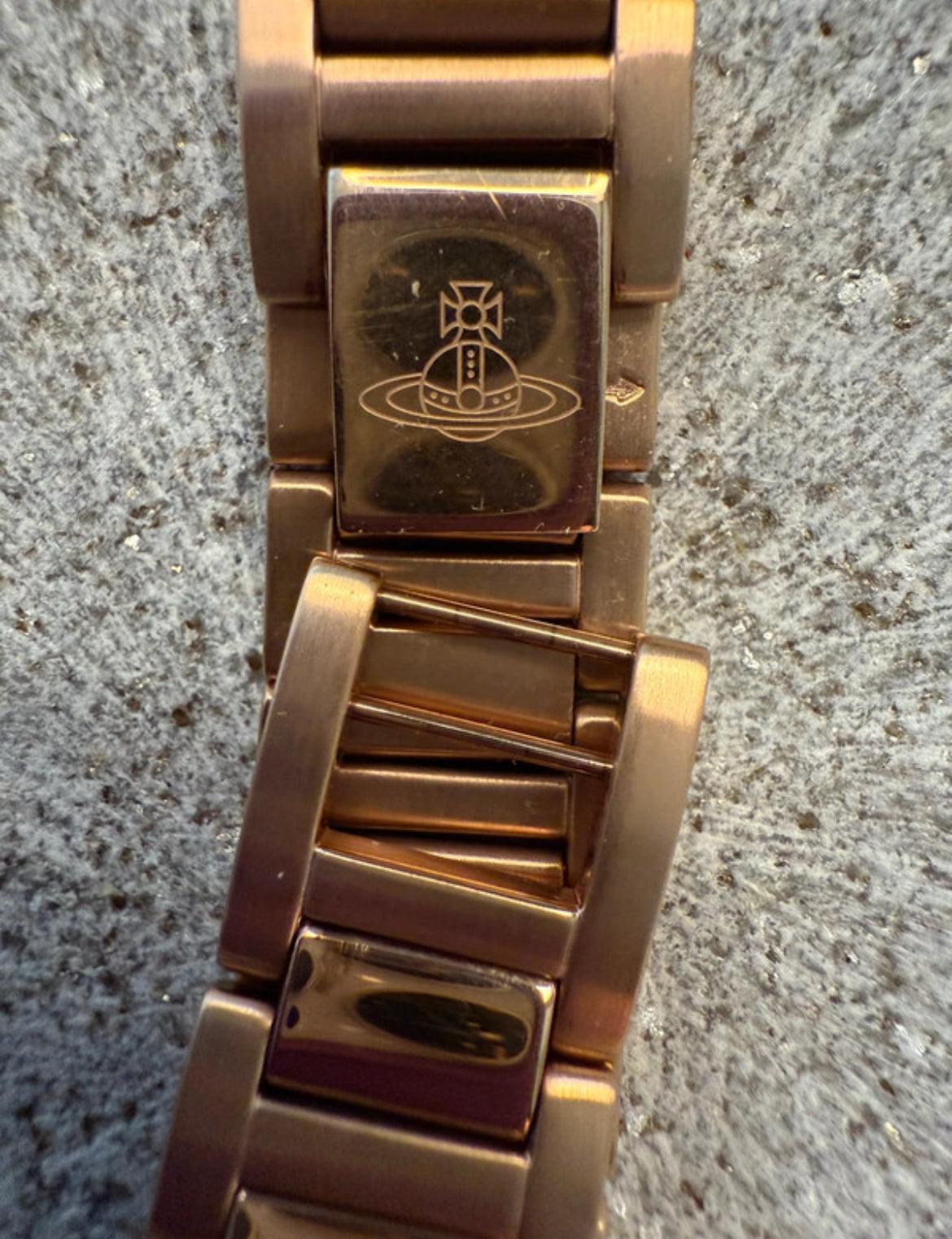 Vivienne Westwood Mother Orb часовник в rose-gold нюанс
