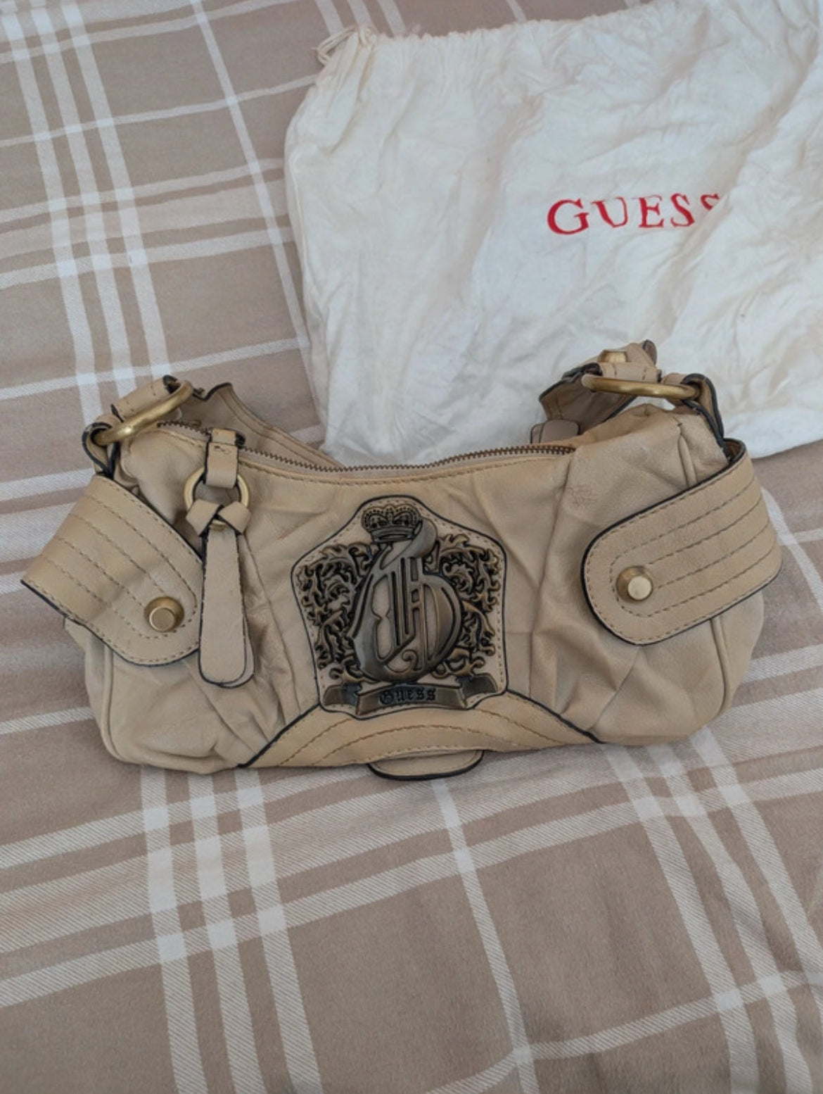 Винтидж Guess shoulder bag в кремаво-бежов нюанс