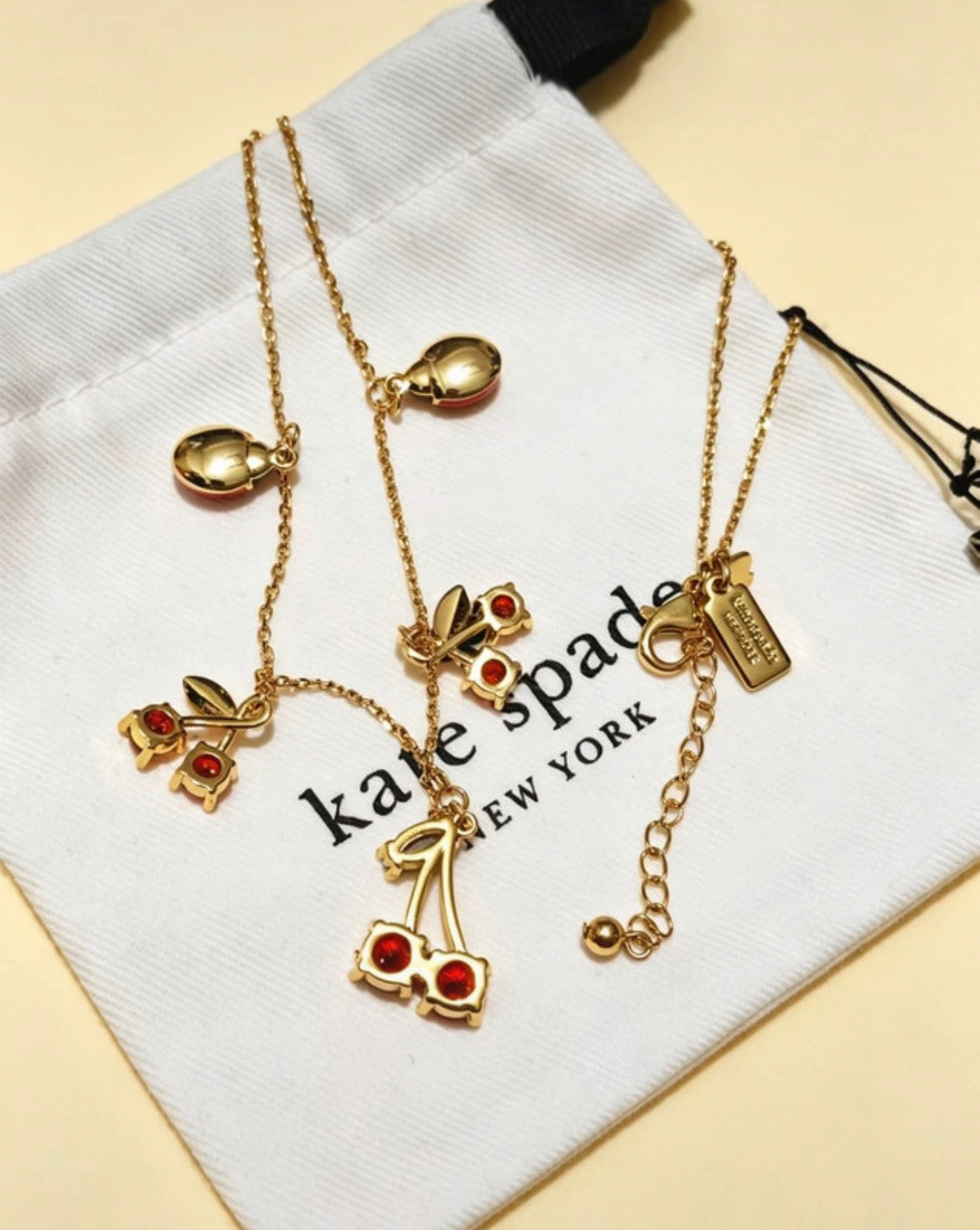 Kate Spade New York Cherry Necklace – Златисто колие с черешки