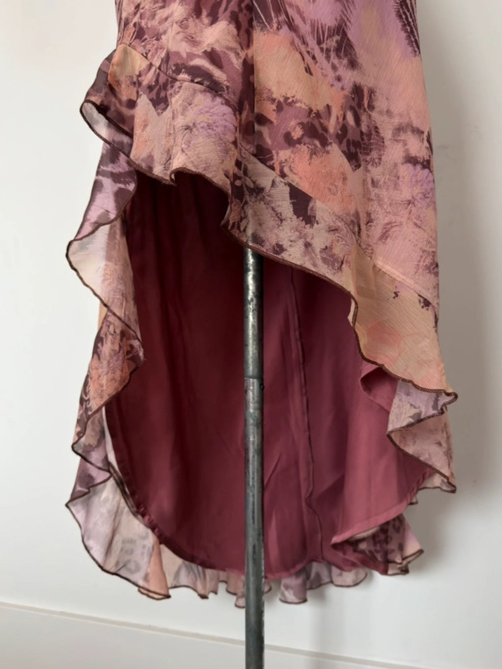 Асиметрична рокля Urban Outfitters