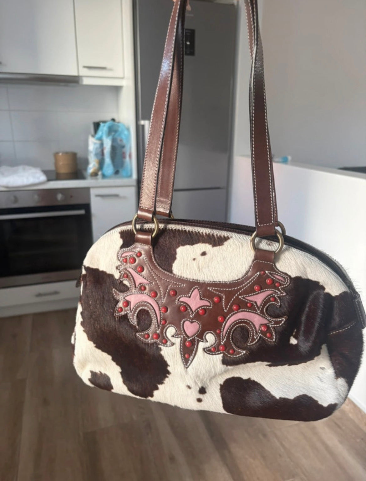 Винтидж чанта Tosca Blu с естествен косъм и cow print десен