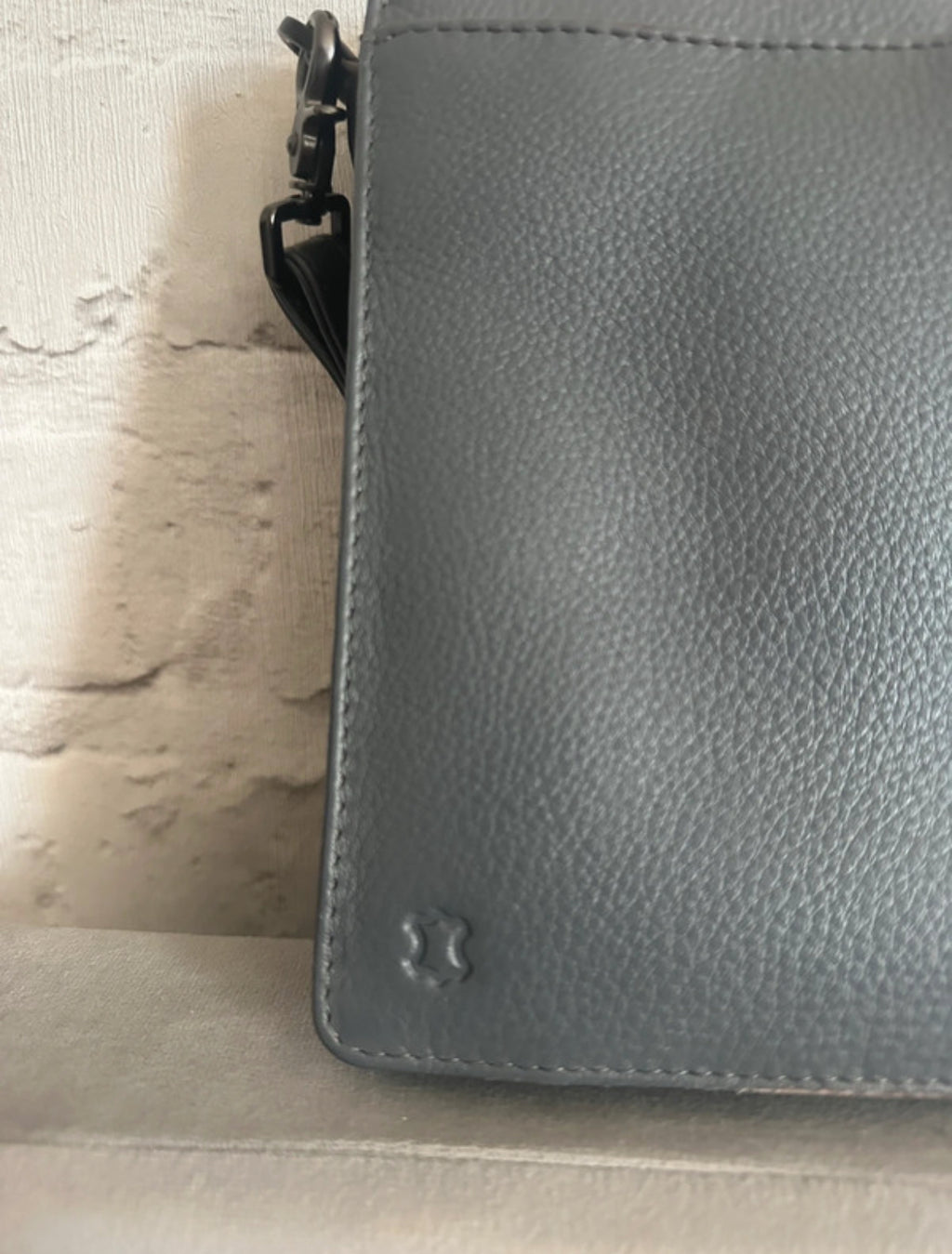 Кожена crossbody чанта Yoshi Brontë Bookworm