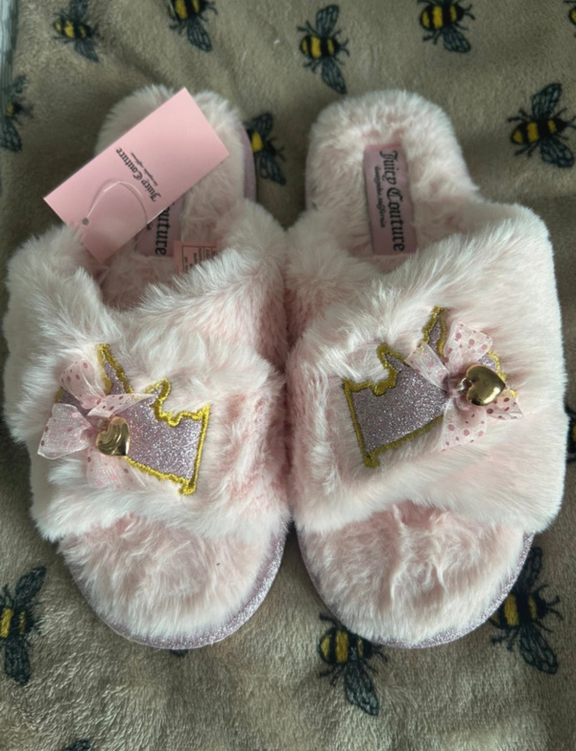 Juicy Couture пухкави розови пантофи с коронки и панделки