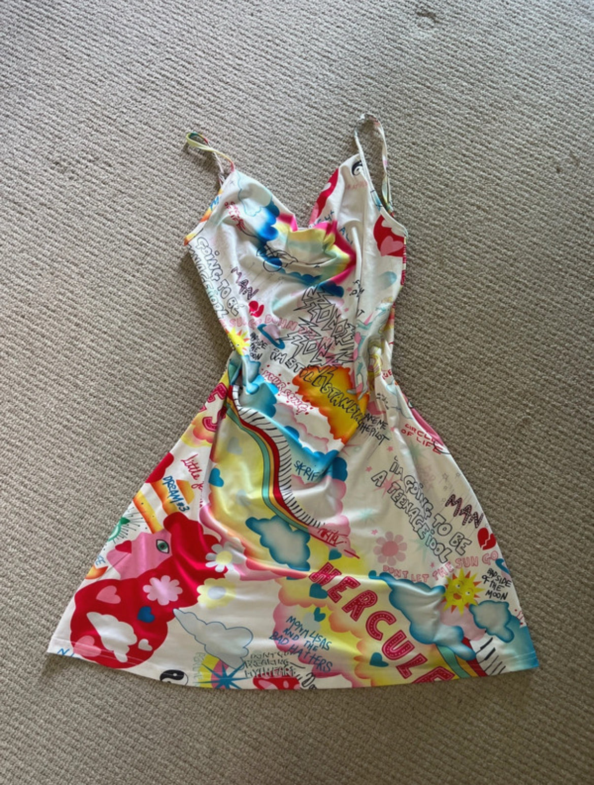 Y2K mini dress с draped cowl neckline и супер характерен цветен graphic принт в стил early-2000s pop art