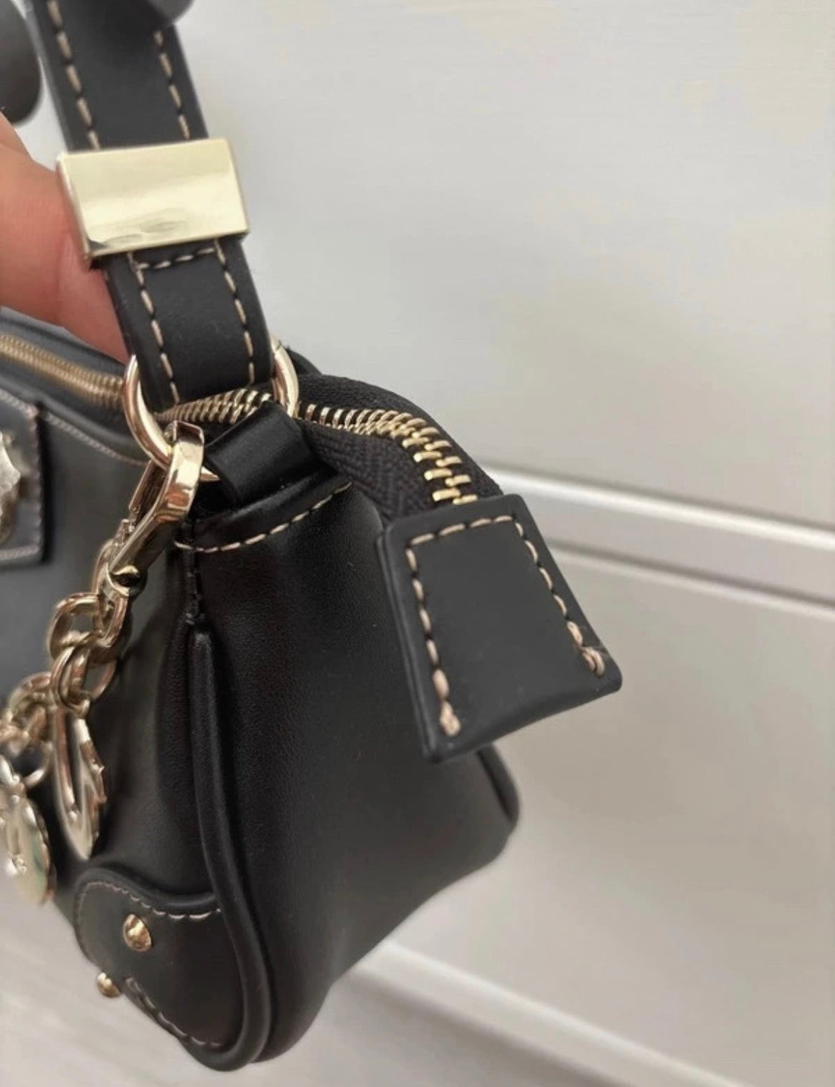 True Religion Black Charm Shoulder чанта