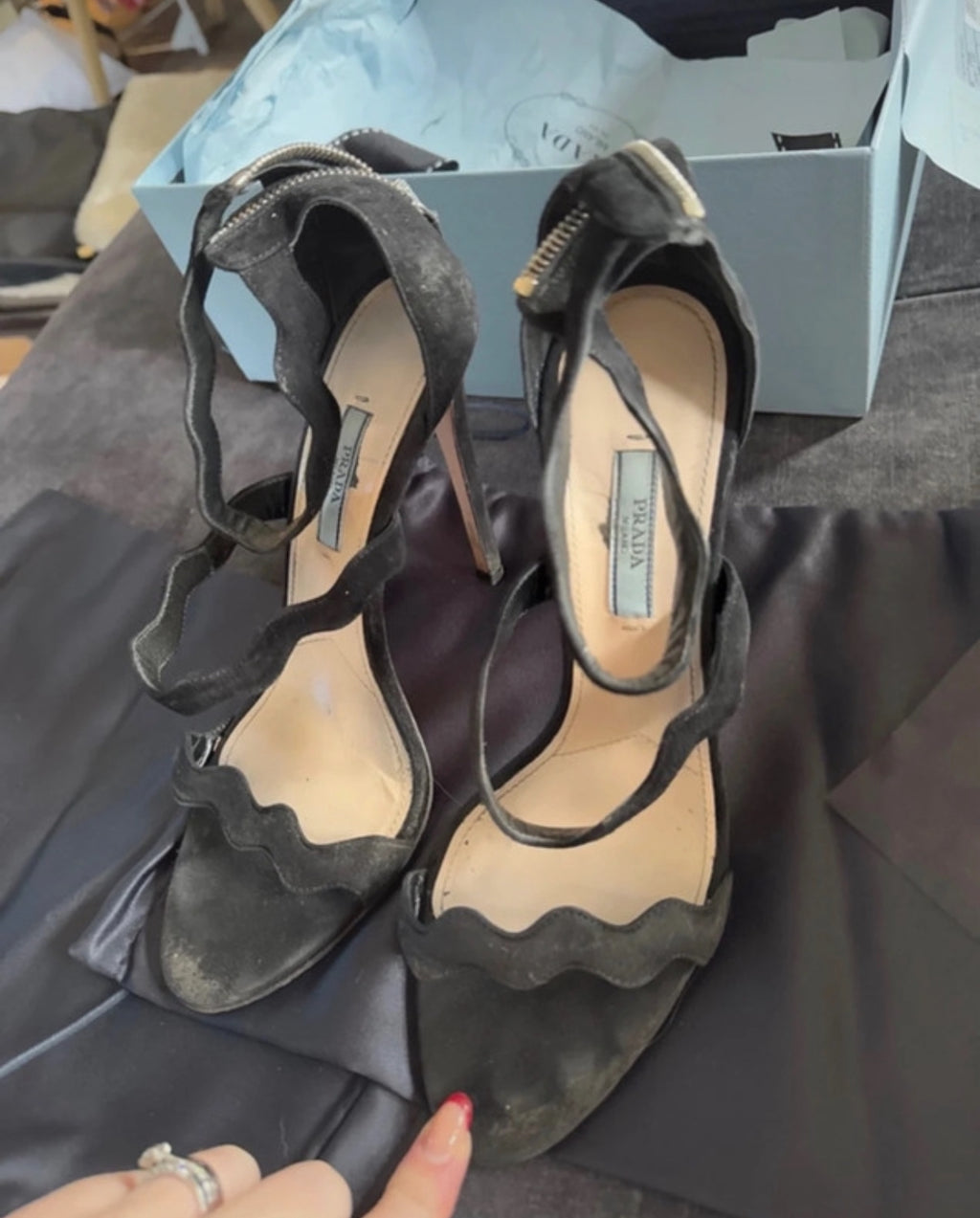 Prada Scallop сандали на висок ток - 38