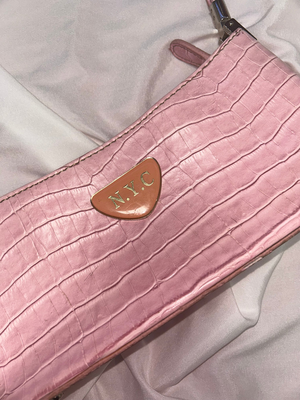Vintage N.Y.C. pink croc shoulder чанта