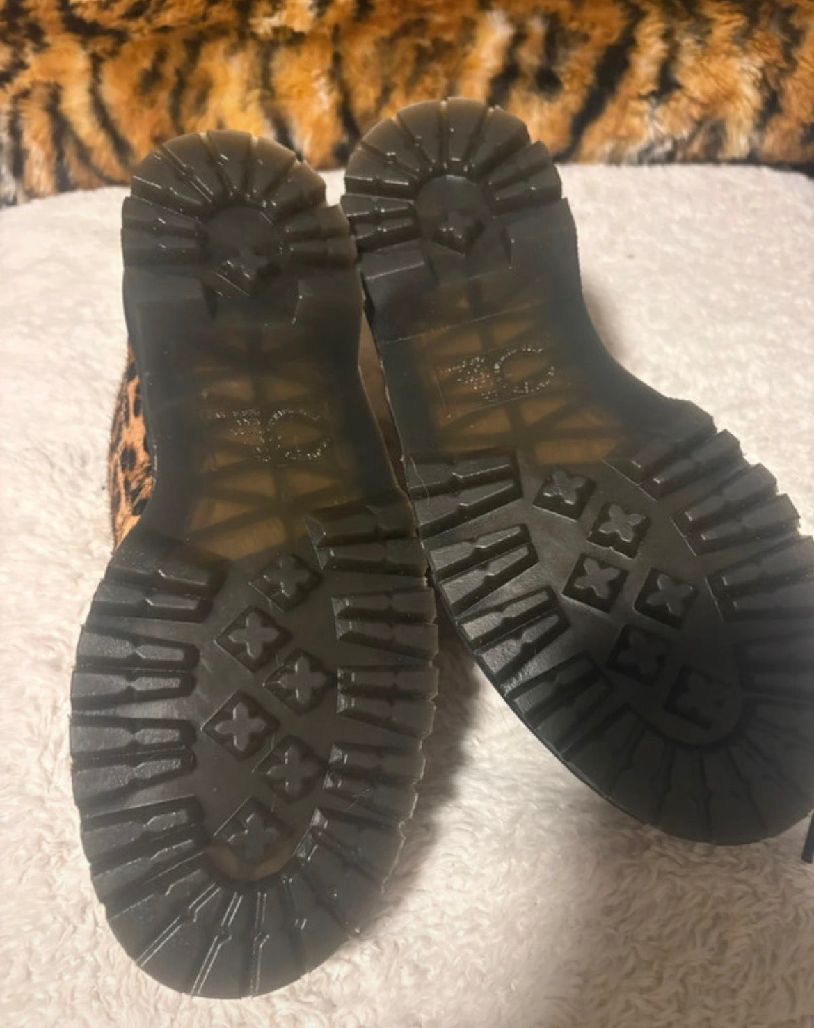 Dr. Martens – Леопардови обувки с косъм