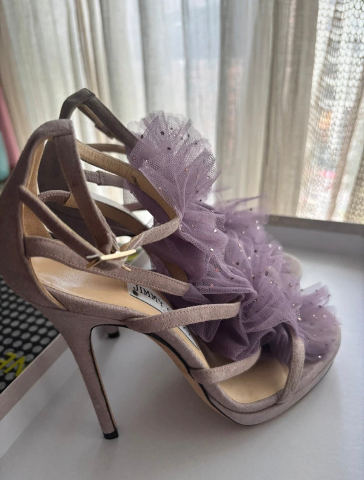 Jimmy Choo дизайнерски сандали на ток с лилав тюл и кристали