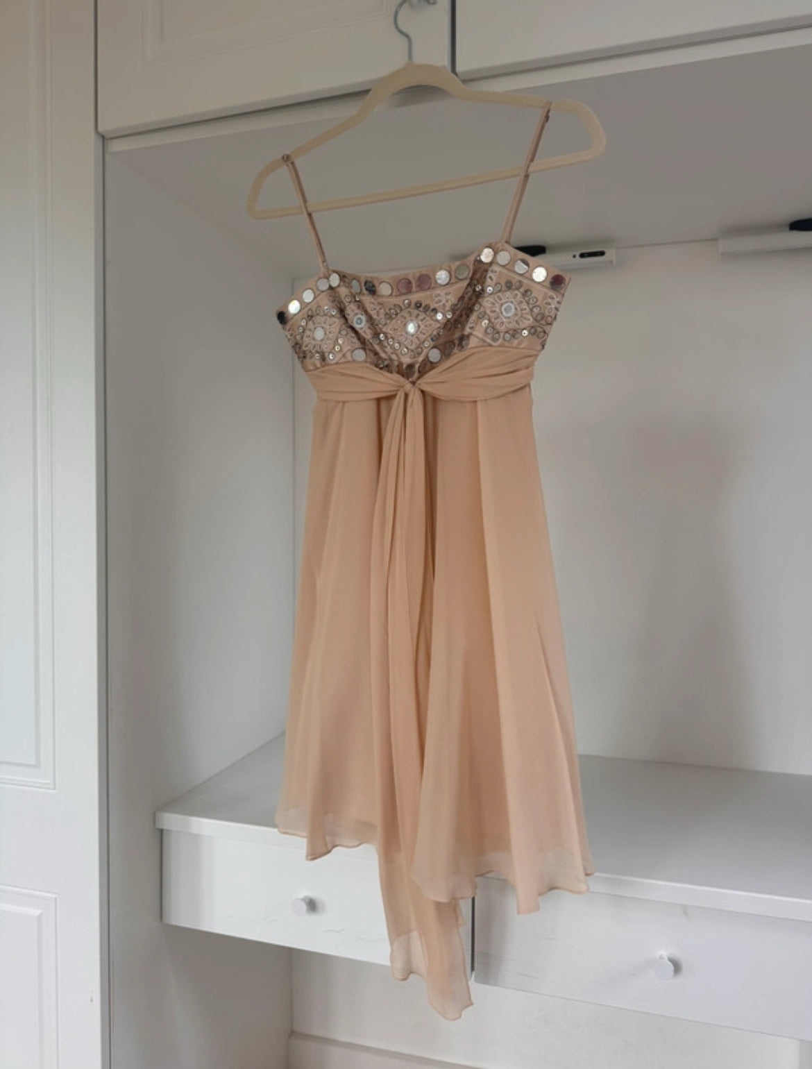 Копринена рокля BCBG Max Azria