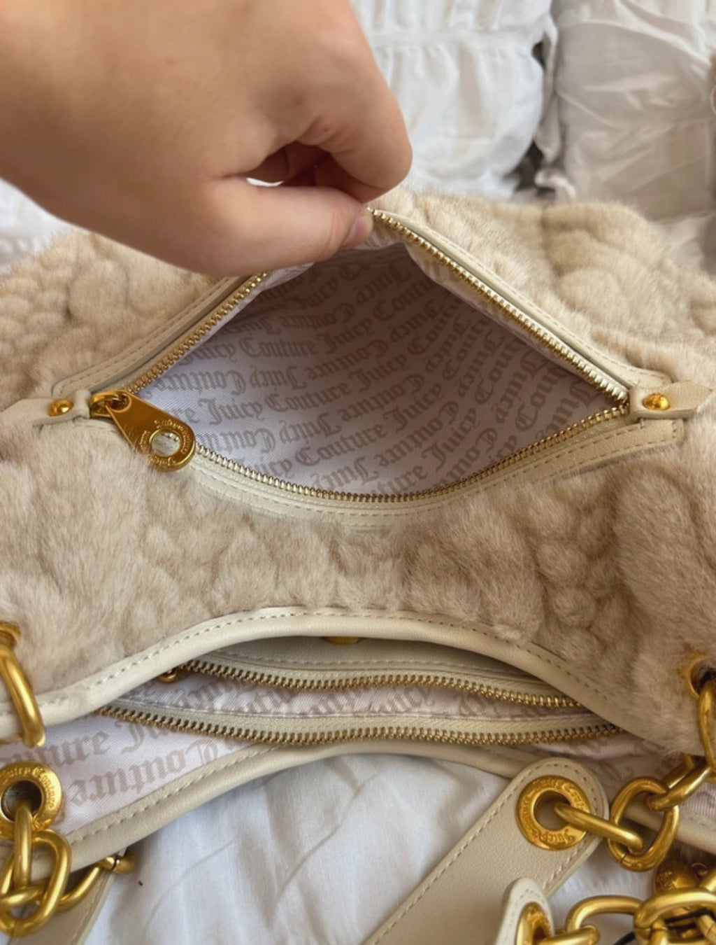 Рядка Juicy Couture faux fur чанта