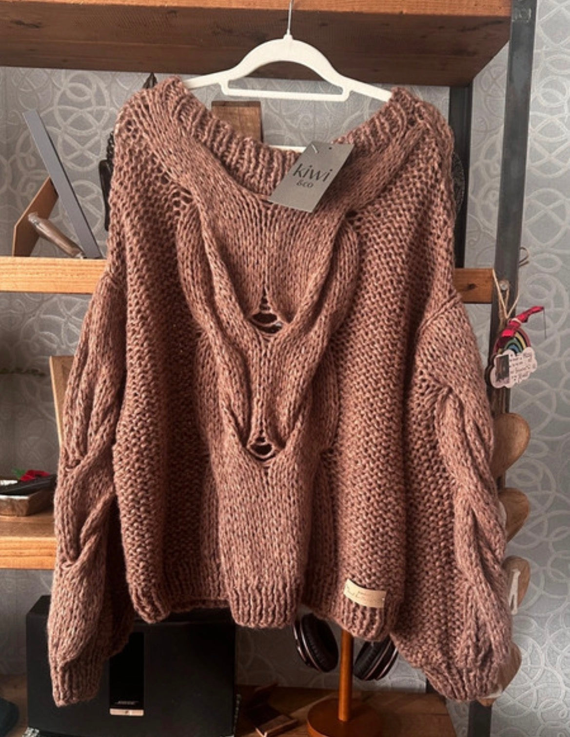 Kiwi & Co Hand-Knitted Distressed пуловер