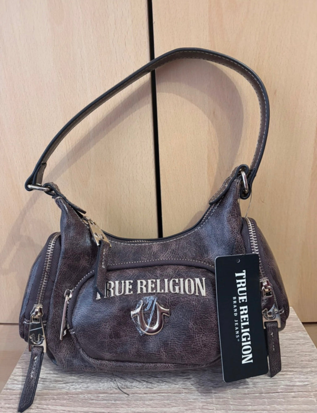 Чанта True Religion в тъмнокафяво с метално лого