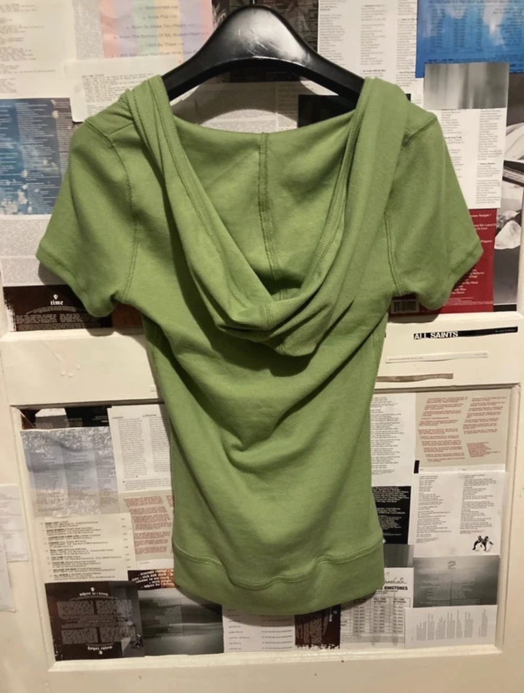 Hollister блуза с къс ръкав и качулка