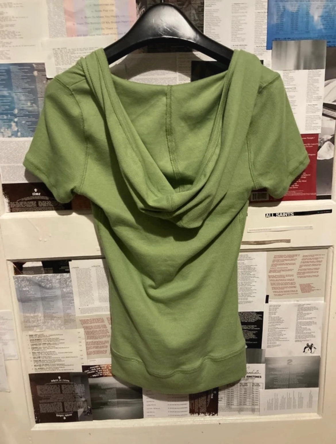 Hollister блуза с къс ръкав и качулка