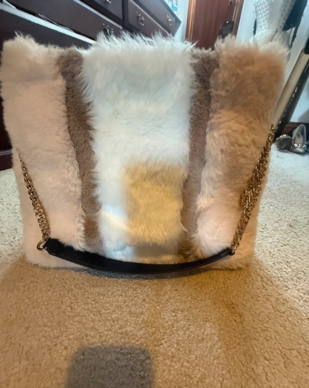 River Island faux-fur shoulder чанта
