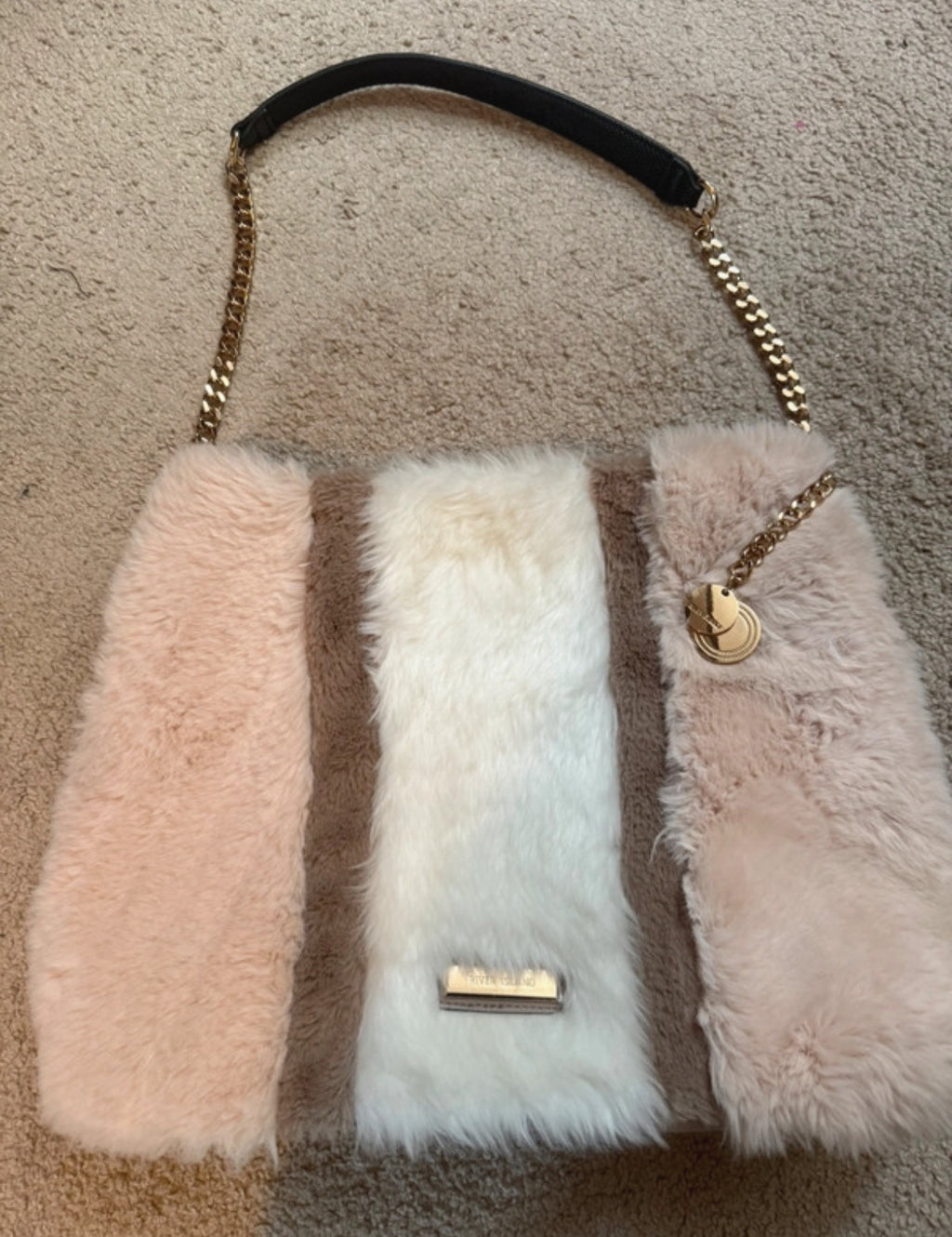 River Island faux-fur shoulder чанта