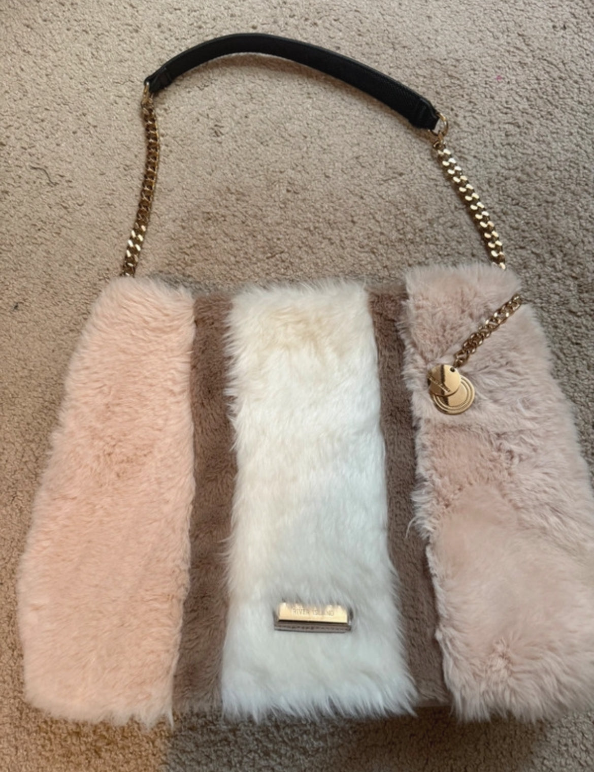 River Island faux-fur shoulder чанта
