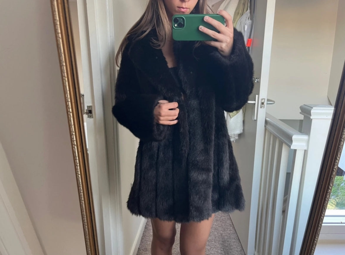 Vintage Y2K Faux Fur Coat – винтидж палто от началото на 2000-те