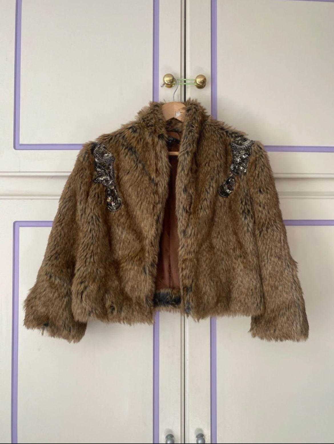 Jarlo Embellished Faux Fur Cropped яке