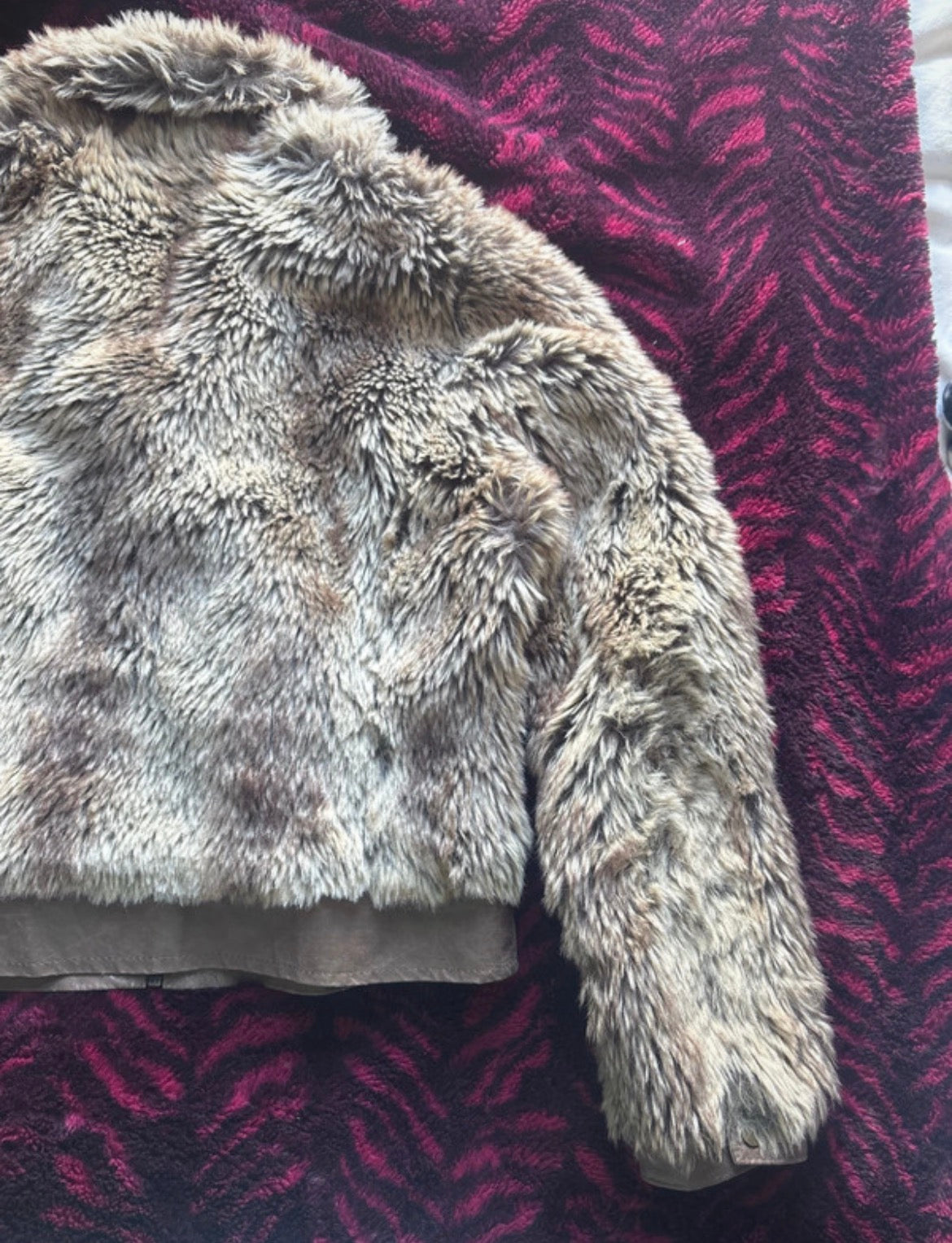 Crafted Cropped Faux Fur яке