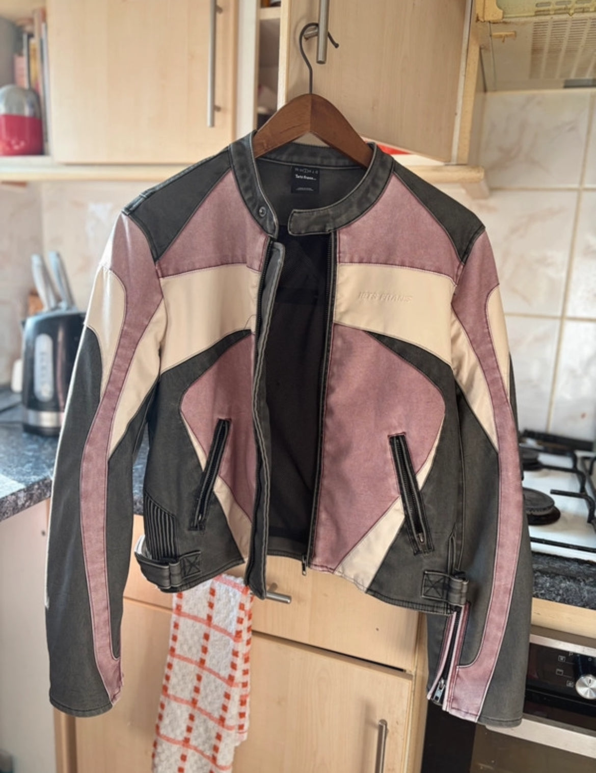 Яке iets frans… by Urban Outfitters в biker / moto стил