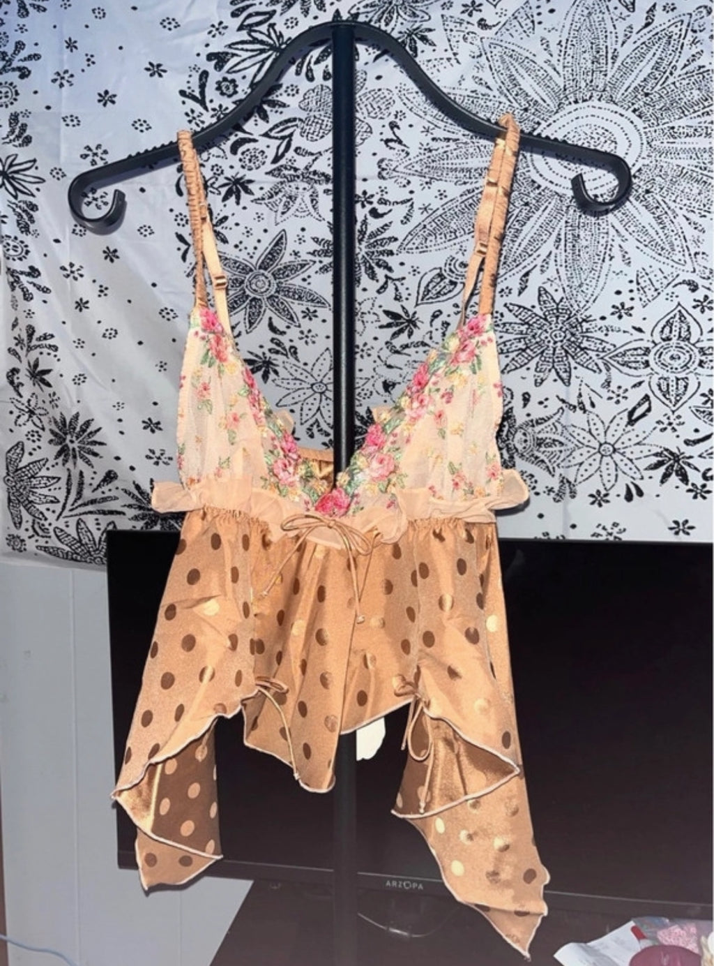 Топ For Love & Lemons с деликатна флорална бродерия