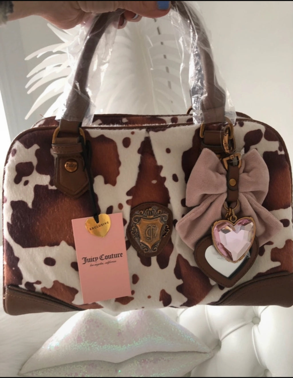 Чанта Juicy Couture Romance Cow Satchel с ефектен косъм с принт тип cow print