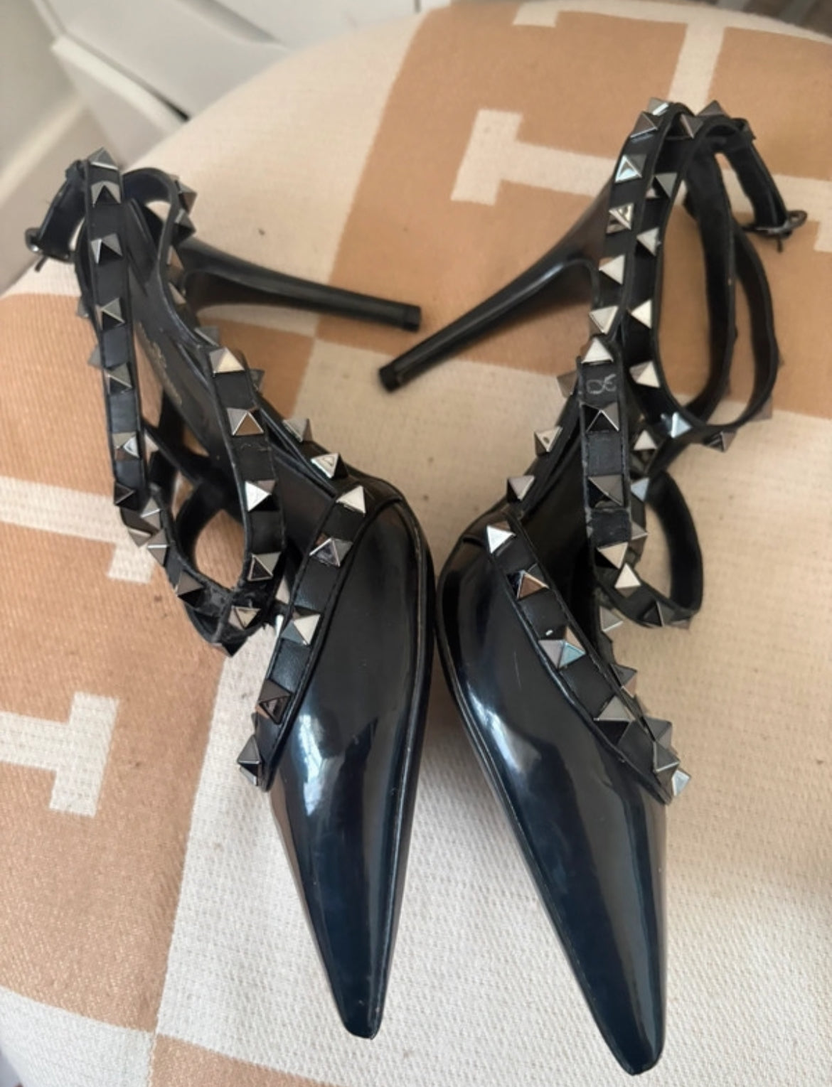Valentino Garavani Rockstuds обувки на ток - 38