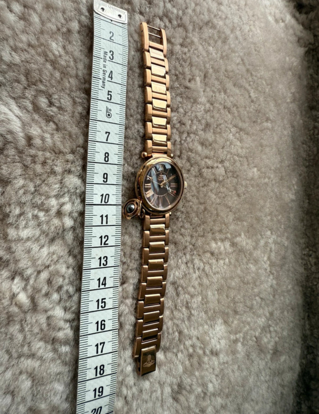 Vivienne Westwood Mother Orb часовник в rose-gold нюанс