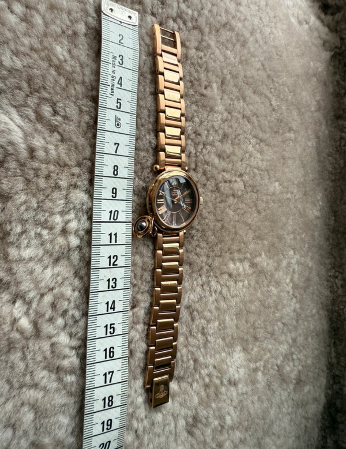 Vivienne Westwood Mother Orb часовник в rose-gold нюанс