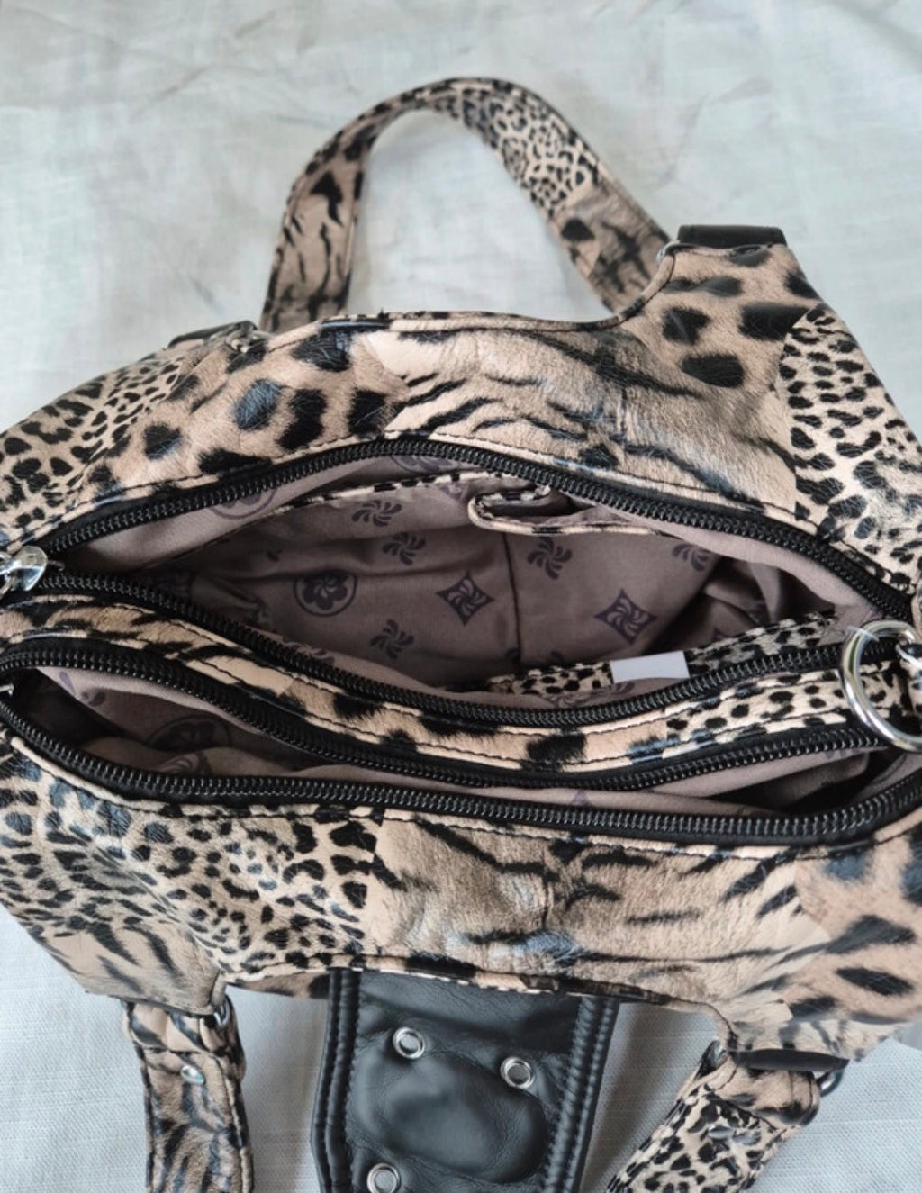 Angel Kiss Animal Print Mini Shoulder чанта