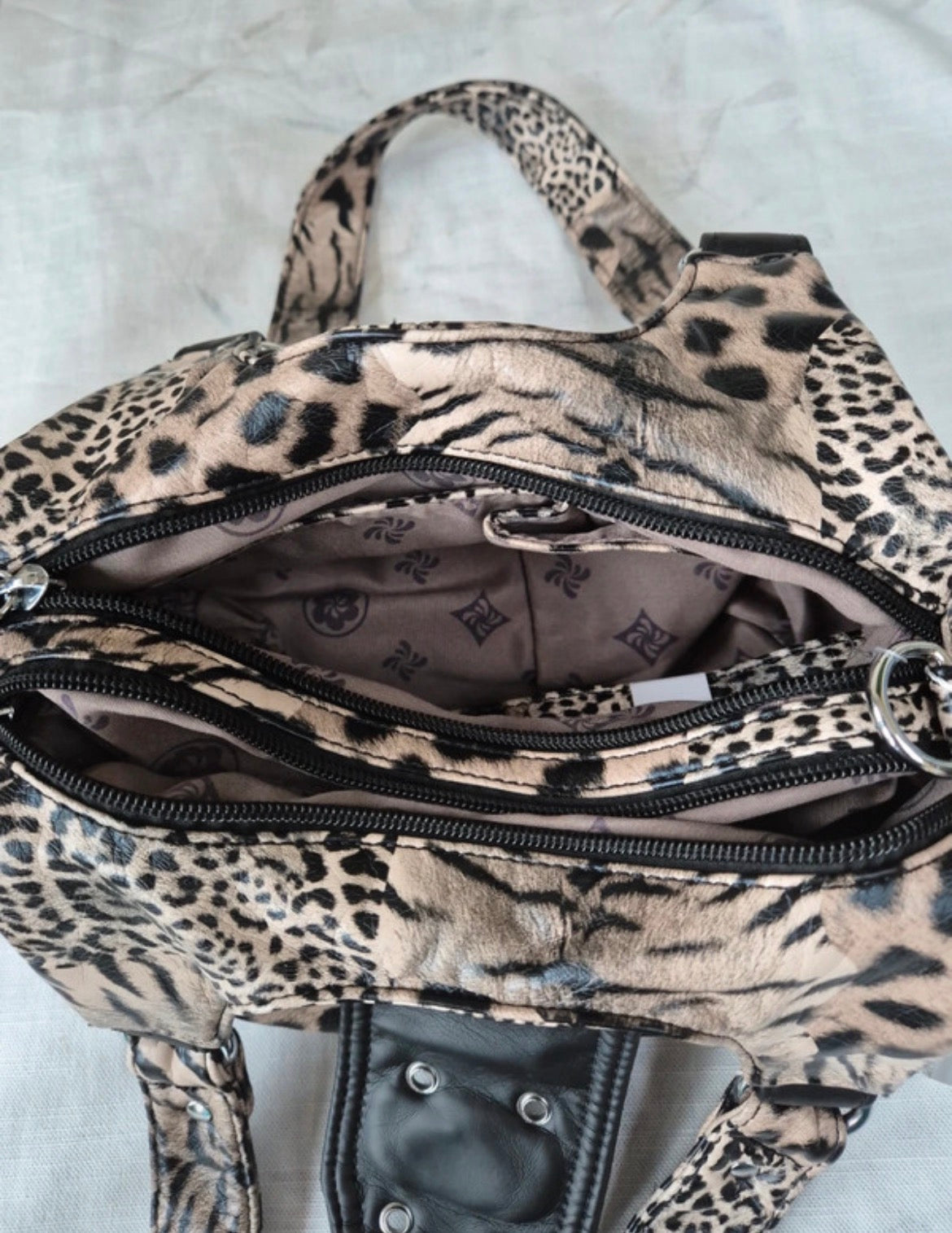 Angel Kiss Animal Print Mini Shoulder чанта