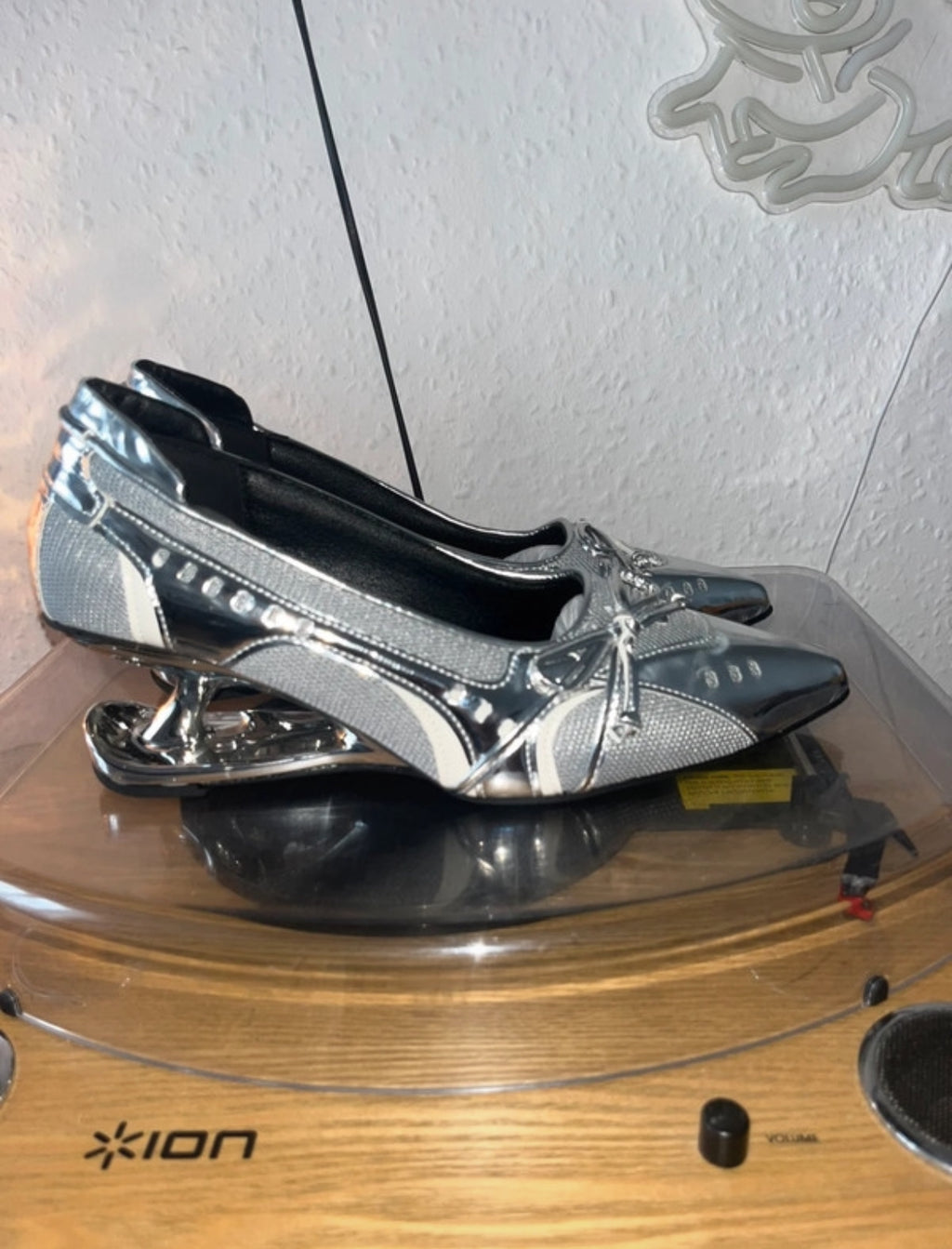 Asylum sneaker heels в футуристичен silver chrome