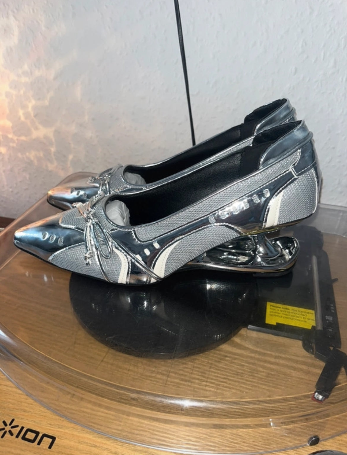 Asylum sneaker heels в футуристичен silver chrome