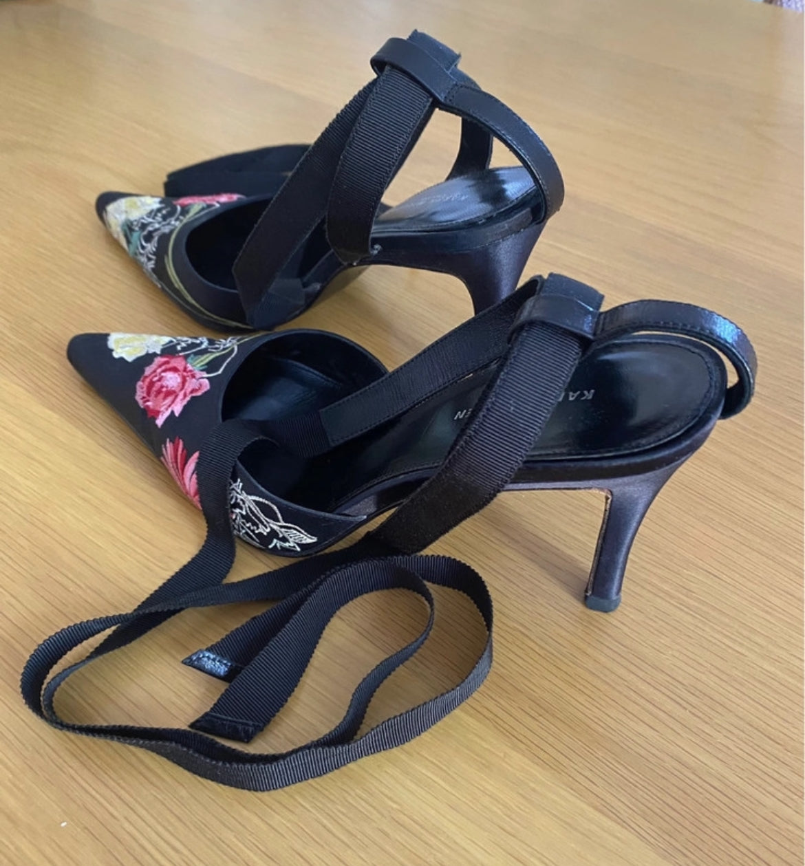 Сатенени обувки Karen Millen