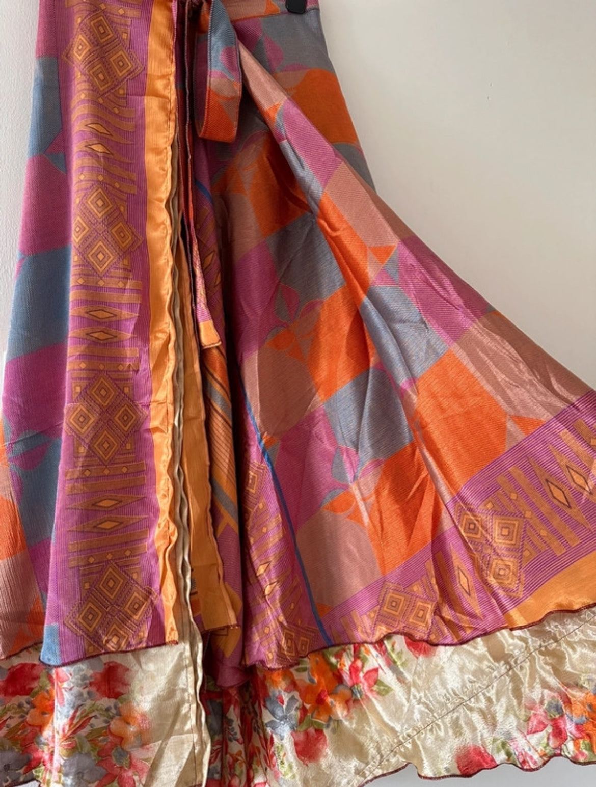 Бохо макси пола с двоен пласт, patchwork дизайн и възможност да се носи по различни начини