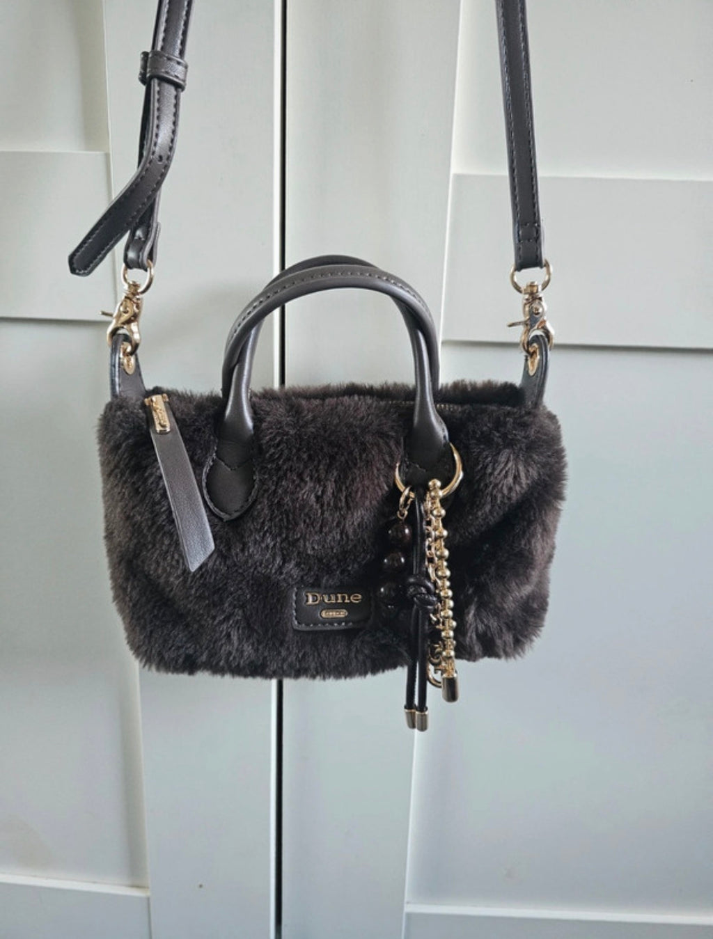 Dune Faux Fur Mini Crossbody чанта