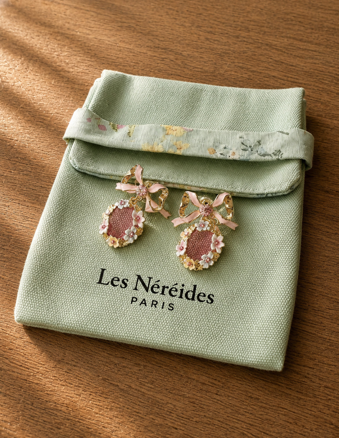 Обици Les Néréides Paris с ръчно рисуван емайл
