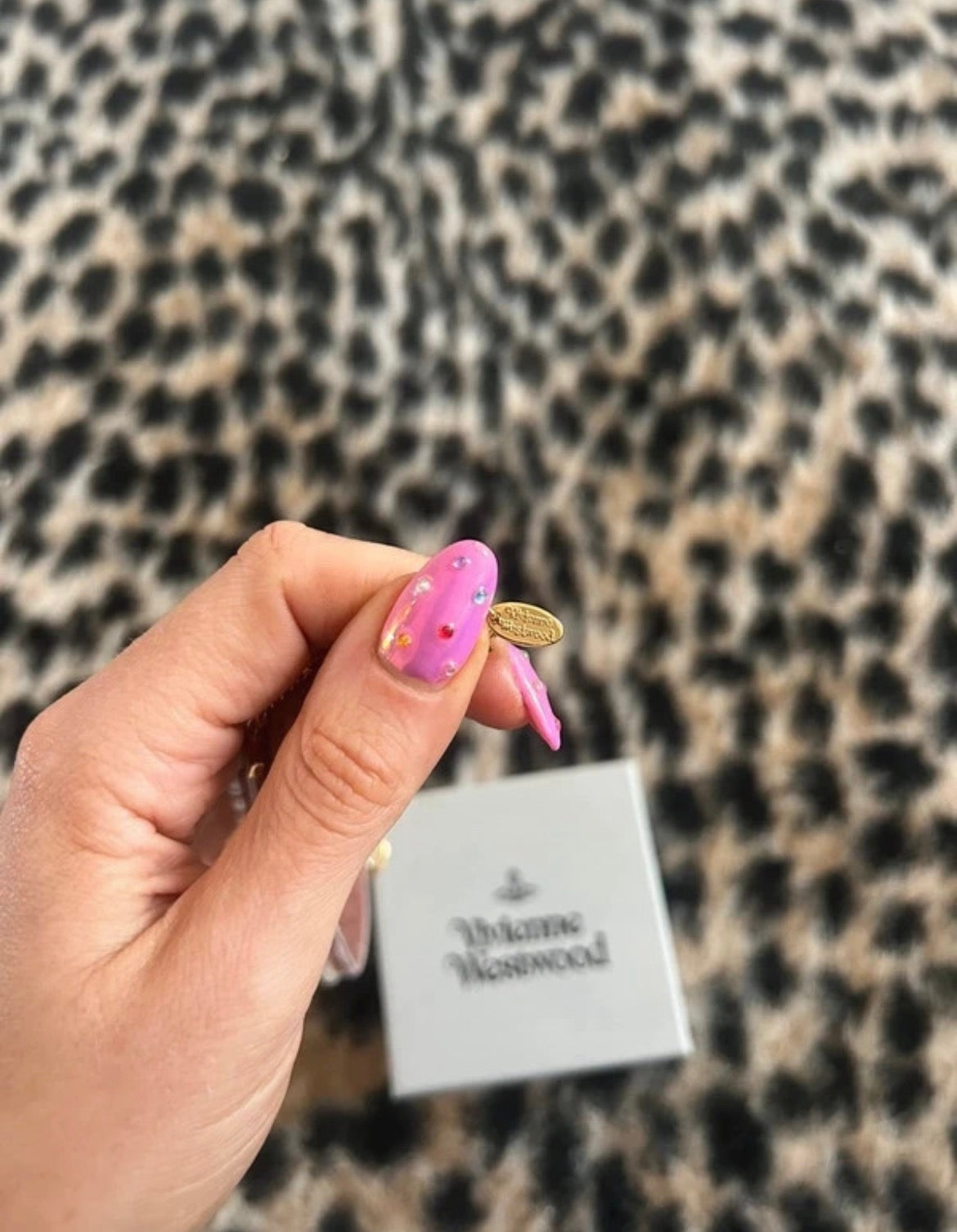 Vivienne Westwood Aleksa Velvet Choker – дизайнерско колие с перли и Orb висулка