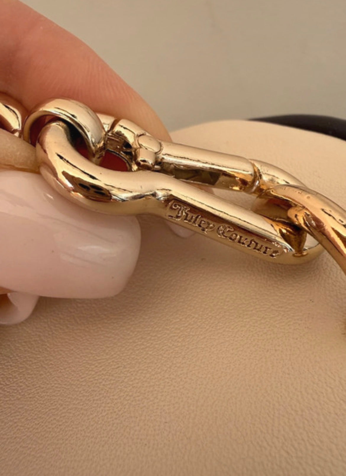 Juicy Couture Ecru Vanity Crossbody чанта